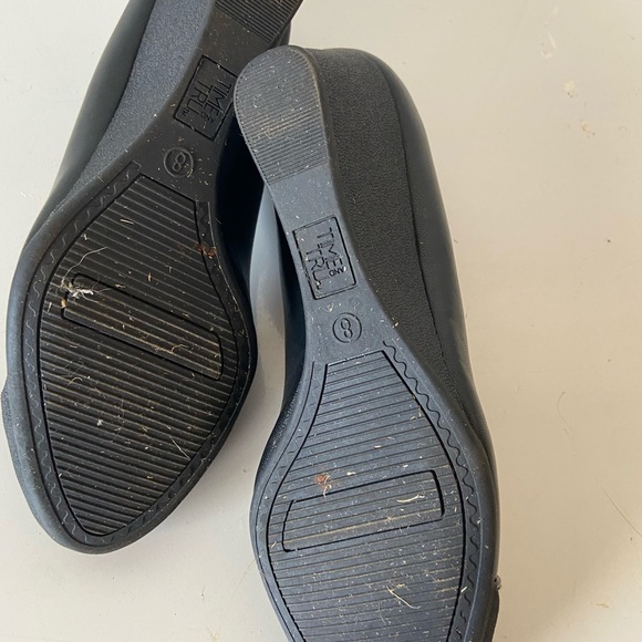 Black Shiny Toe Wedges - Picture 4 of 5